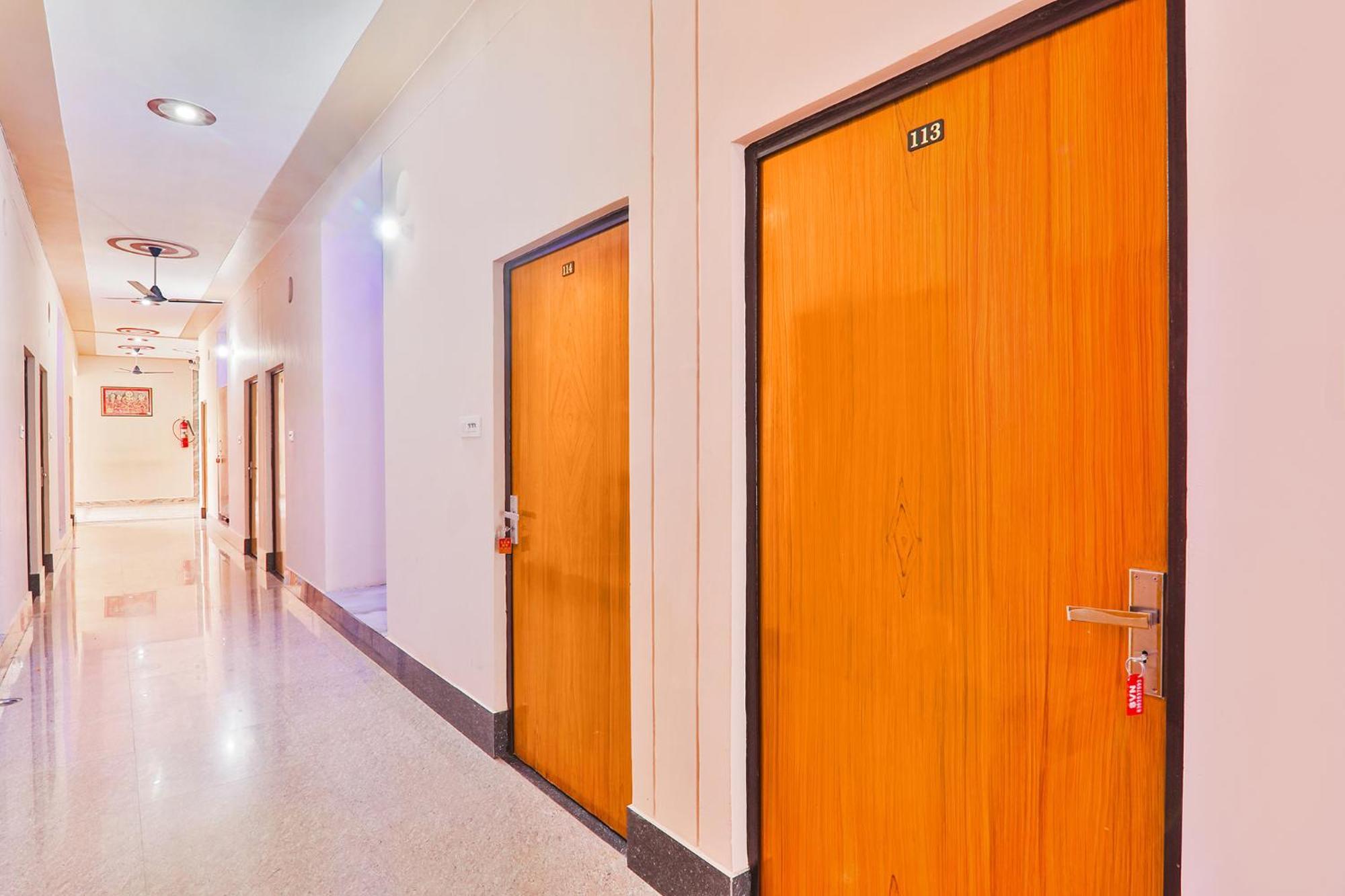 Fabhotel Shree Venkatesh Nileyam Ayodhya Buitenkant foto