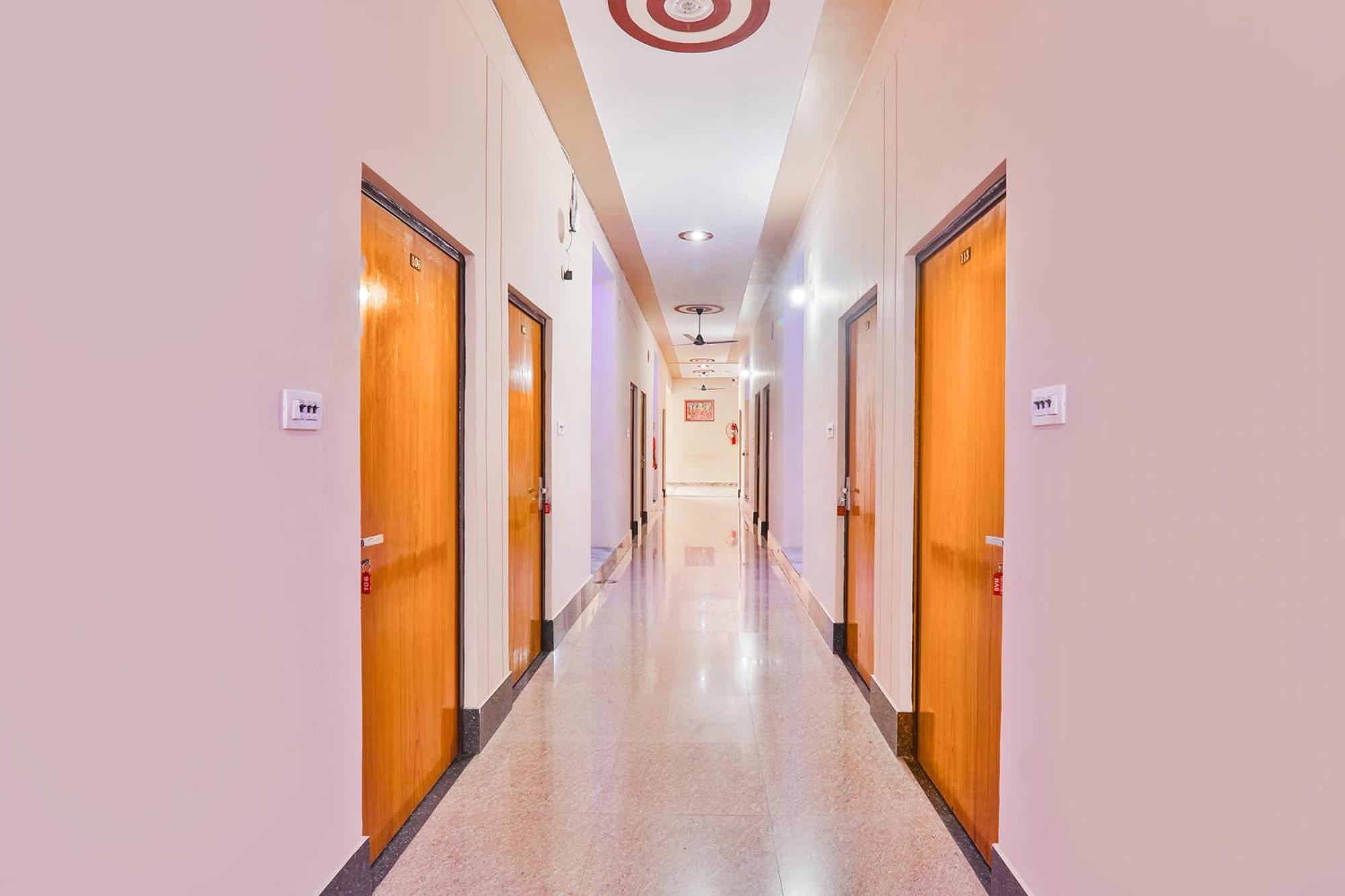Fabhotel Shree Venkatesh Nileyam Ayodhya Buitenkant foto